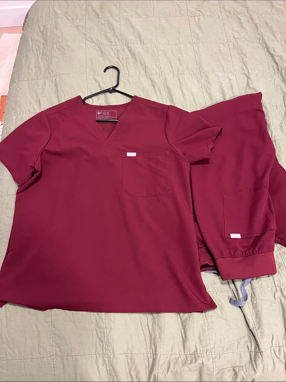 Figs Burgundy scrub set, size large.